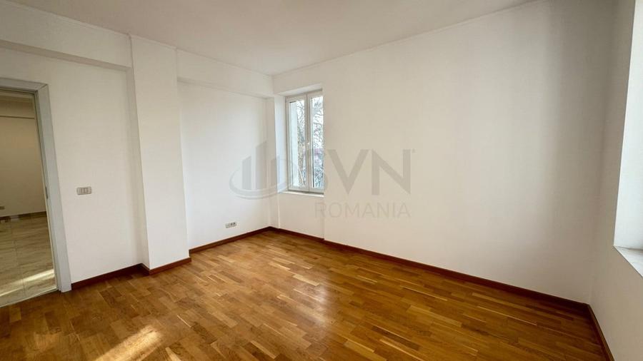 Apartament cu 4 camere decomandat în Sisești