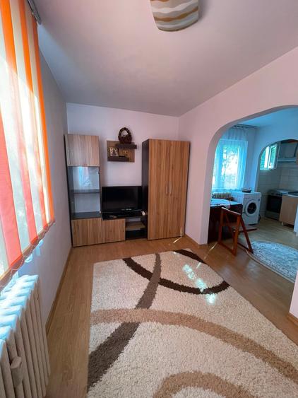 Apartament cu 2 camere nedecomandat în Podu Roș