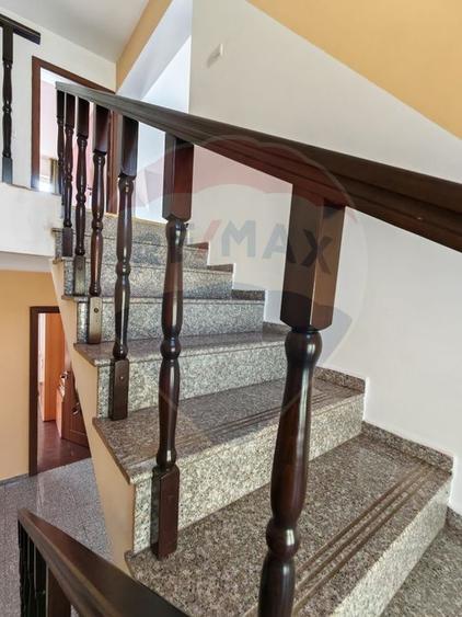 Casă individuală cu 5 camere cu Teren 500 Mp în Hărman
