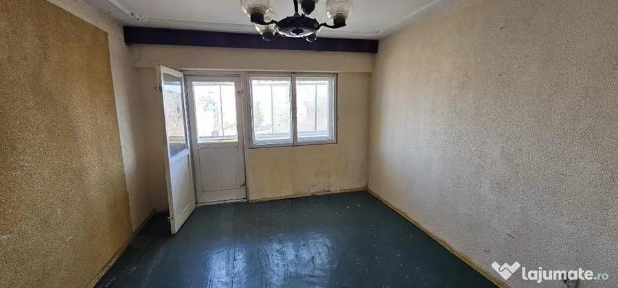 Apartament cu 3 camere decomandat în Faleza Nord