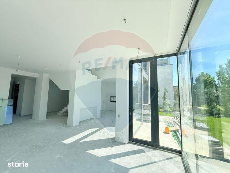 Casă cu 4 camere în Dumbrăveni