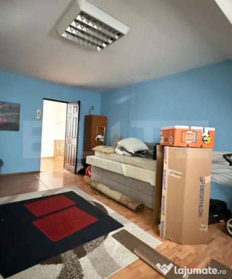 Apartament cu 7 camere decomandat în Central