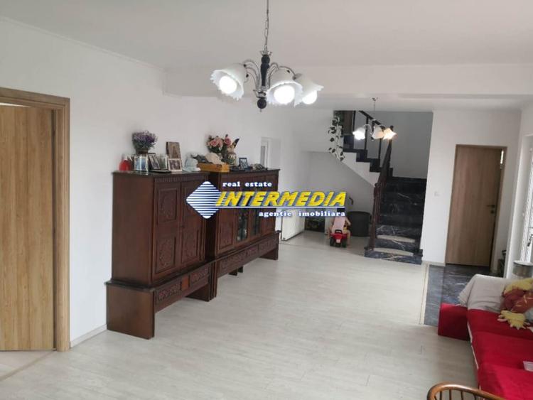 Casă individuală cu 3 camere cu Canalizare în Ciugud