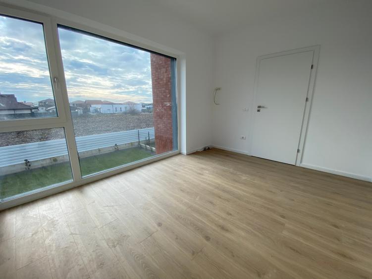 Duplex cu 4 camere cu Canalizare în Exterior Nord