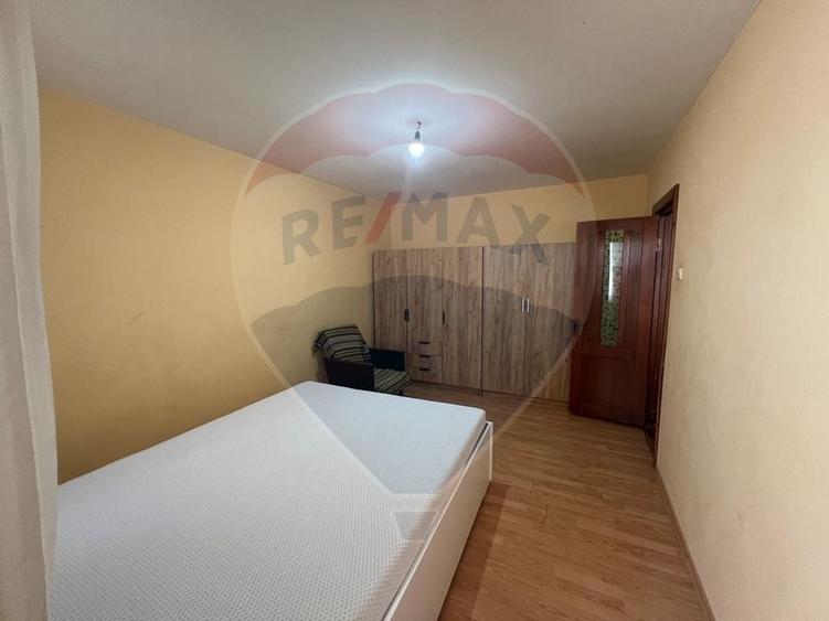 Apartament cu 3 camere decomandat în Sud-Vest