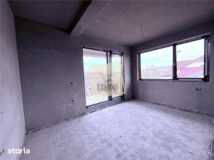 Casă cu 5 camere cu Teren 478 Mp în Cristian