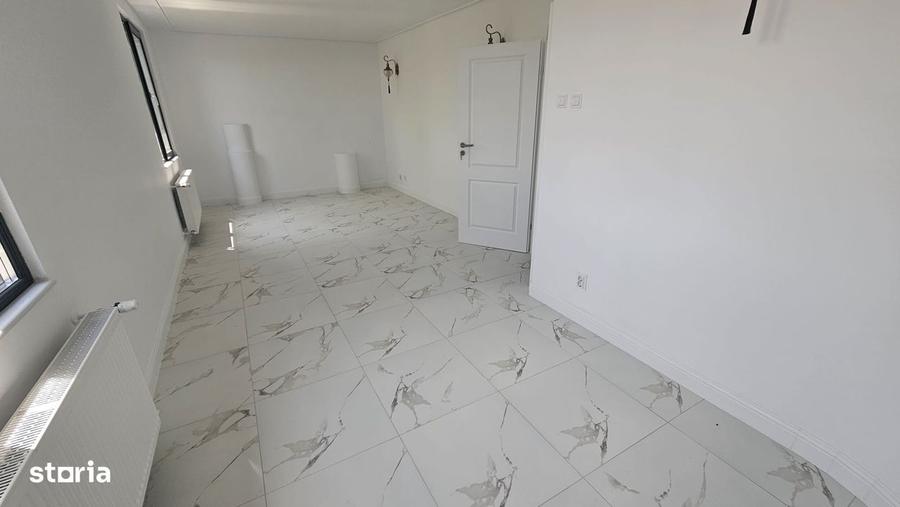 Casă cu 4 camere în Sărărie