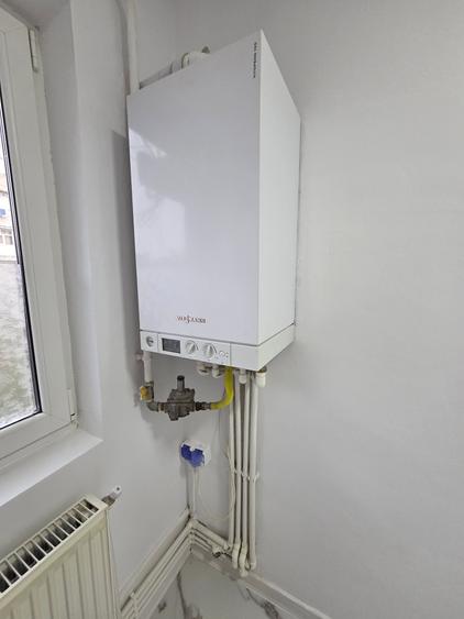 Apartament cu 2 camere semidecomandat în Adjud