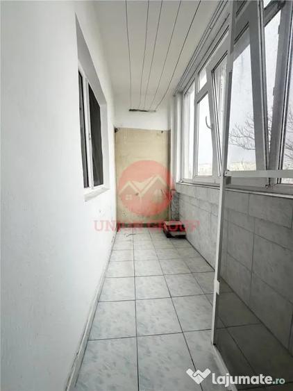 Apartament cu 4 camere decomandat în Km 4