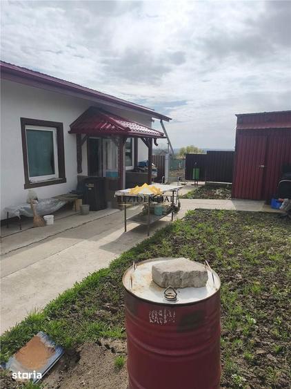 Casă cu 2 camere cu Teren 1100 Mp în Mihai Eminescu