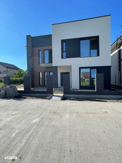 Casă cu 5 camere cu Teren 330 Mp în Central