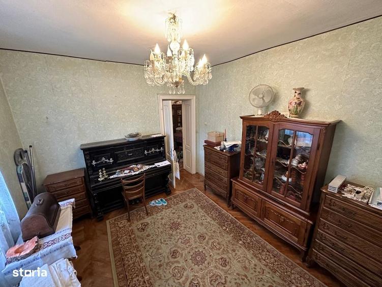 Apartament cu 3 camere semidecomandat în Albești