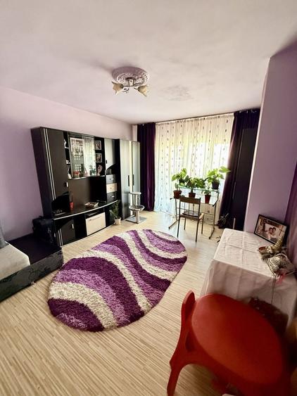 Apartament cu 3 camere decomandat în Bârzești