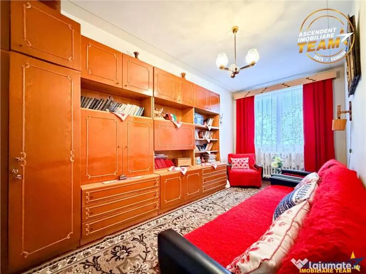 Apartament cu 3 camere decomandat în Central