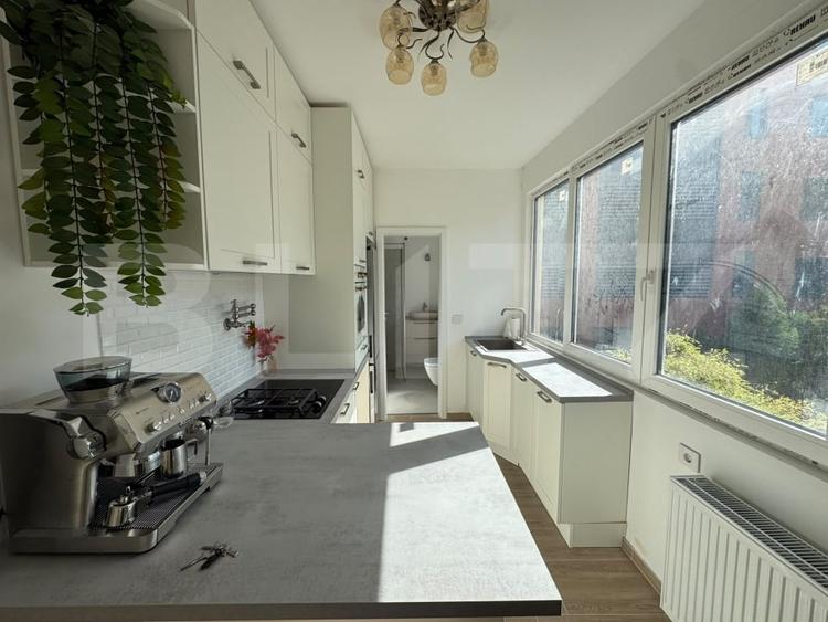 Apartament cu 3 camere semidecomandat în Semicentral
