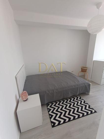 Apartament cu 2 camere semidecomandat, mobilat în Central