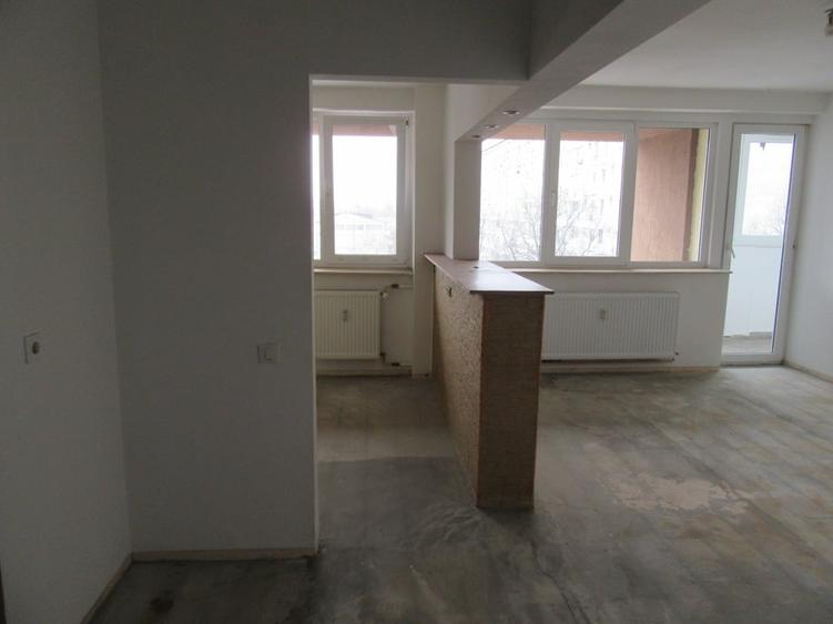 Apartament cu 2 camere semidecomandat în Baba Novac