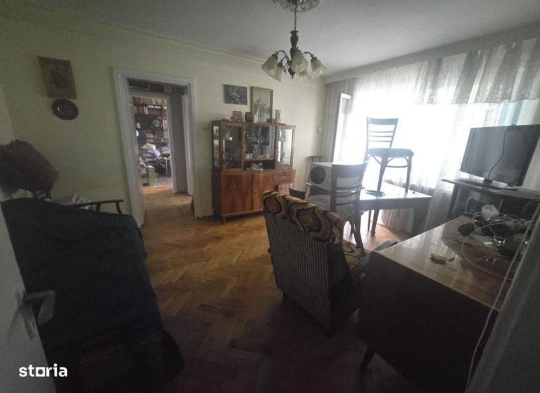 Apartament cu 2 camere semidecomandat în Podu Roș