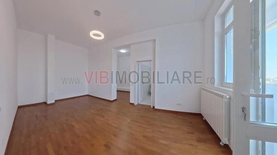 Apartament cu 5 camere decomandat în Viilor