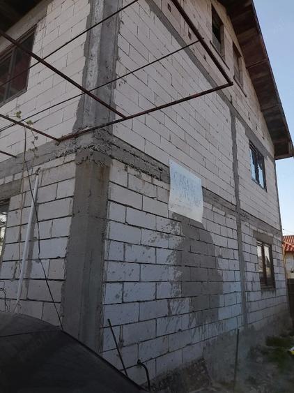 Casă individuală cu 5 camere cu Canalizare în Lumina