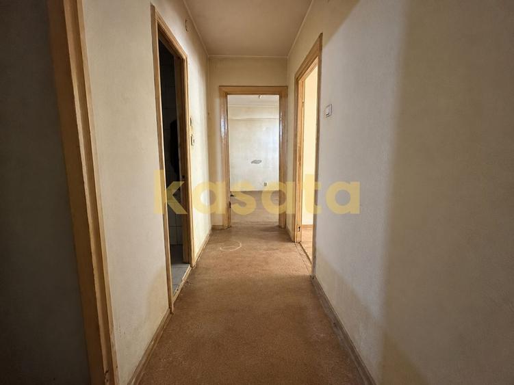 Apartament cu 3 camere decomandat în Vitan