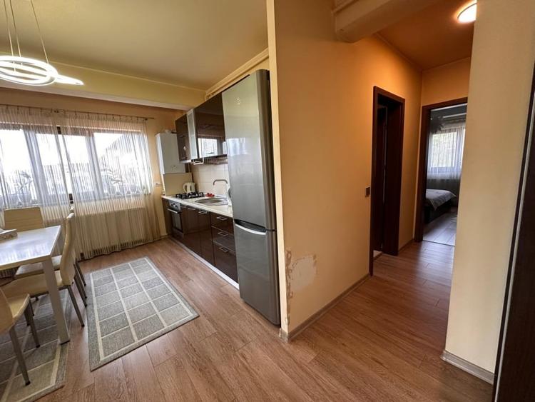 Apartament cu 3 camere semidecomandat, mobilat în Florești