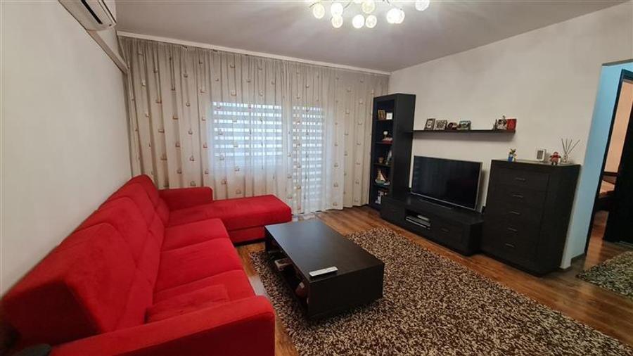 Apartament cu 2 camere semidecomandat în 1 Mai