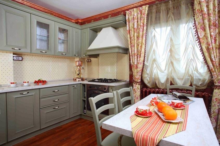 Apartament cu 3 camere decomandat, mobilat în Unirii