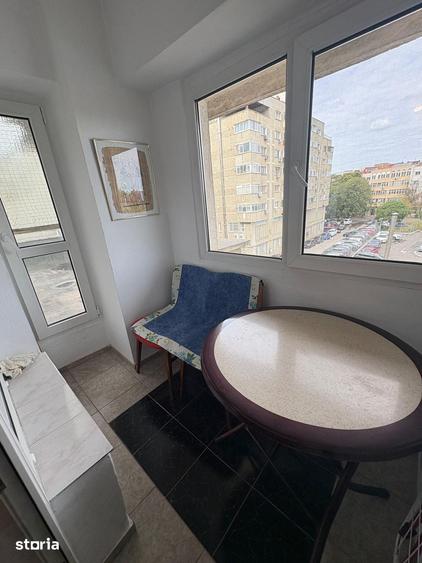 Apartament cu 2 camere decomandat în Hala Centrală