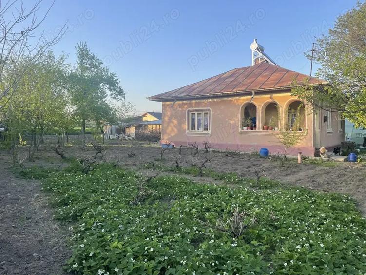 Casă cu 4 camere cu Teren 1125 Mp în Central