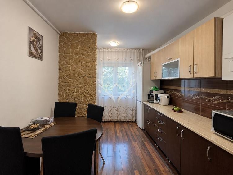 Apartament cu 4 camere decomandat în Apahida
