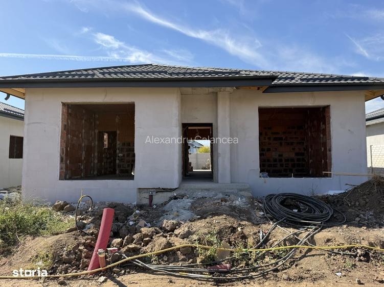 Casa individuala pe parter 3 dormitoare/dormitor matrimonial/Bragadiru