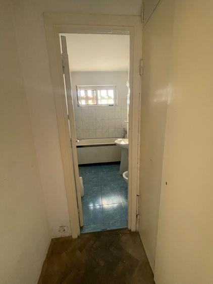 Apartament cu 3 camere semidecomandat în Podu Roș