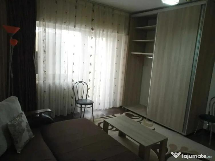 Apartament cu 3 camere decomandat în Oancea