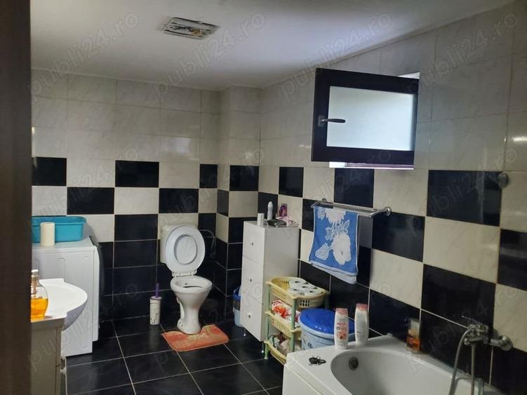 Casă cu 5 camere cu Teren 300 Mp în Valu lui Traian