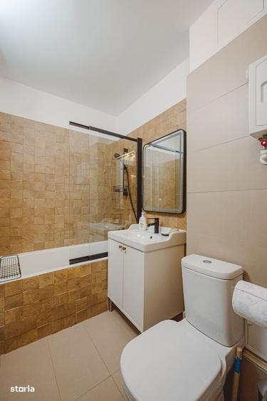 Apartament cu 3 camere semidecomandat în Costin Georgian