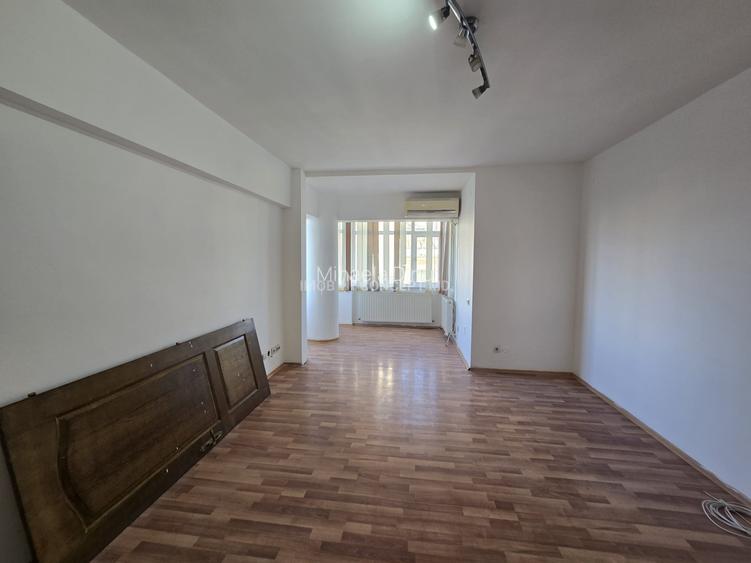 VANZARE apartament 3 camere, 2 bai, zona Pta M Viteazul