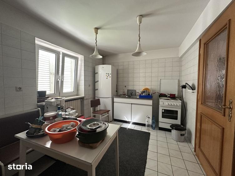 Casă cu 5 camere cu Teren 5000 Mp în Puchenii Mari