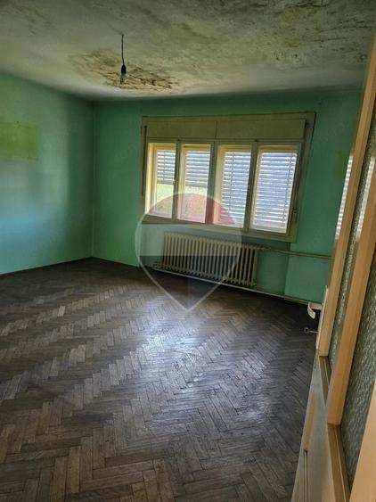 Casă cu 6 camere cu Teren 631 Mp în Ultracentral