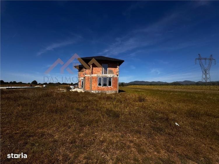 Casă cu 4 camere cu Teren 1380 Mp în Coltău