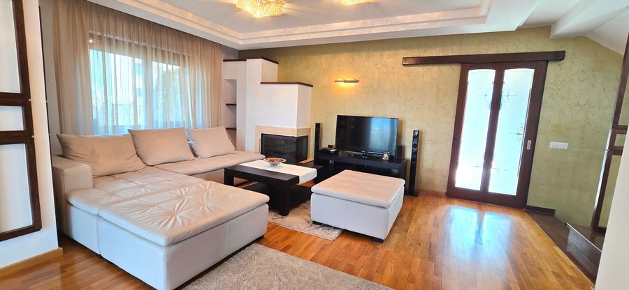 Casă individuală cu 6 camere cu Canalizare în Bucium