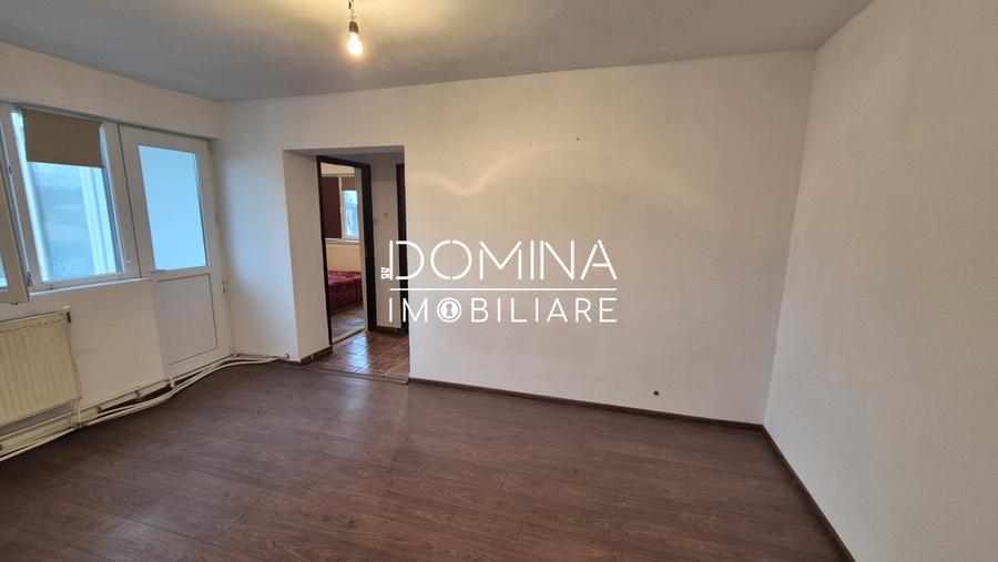 Apartament cu 3 camere semidecomandat, mobilat în Nicolae Titulescu