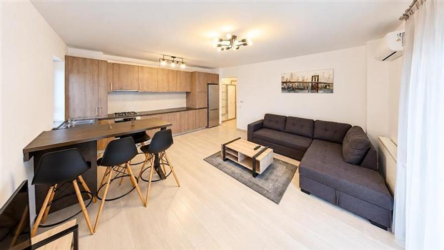 Apartament cu 3 camere decomandat, mobilat în Tractorul