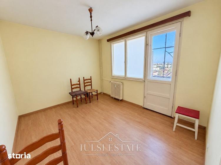 Apartament cu 3 camere semidecomandat în Andrei Mureșanu