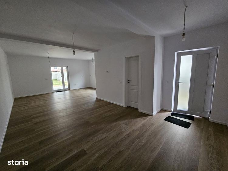 Casă cu 3 camere cu Teren 351 Mp în Șag