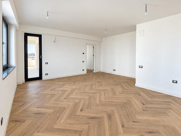 Apartament cu 3 camere semidecomandat în Pipera