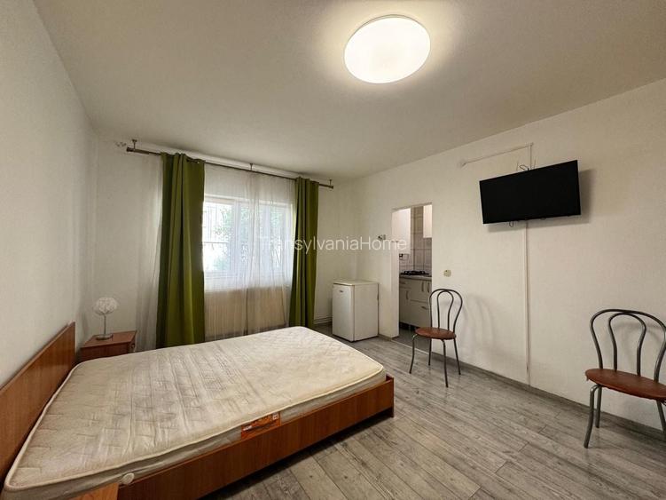 Garsoniera spatioasa situata la parter inalt in Vasile Aaron zona OMV