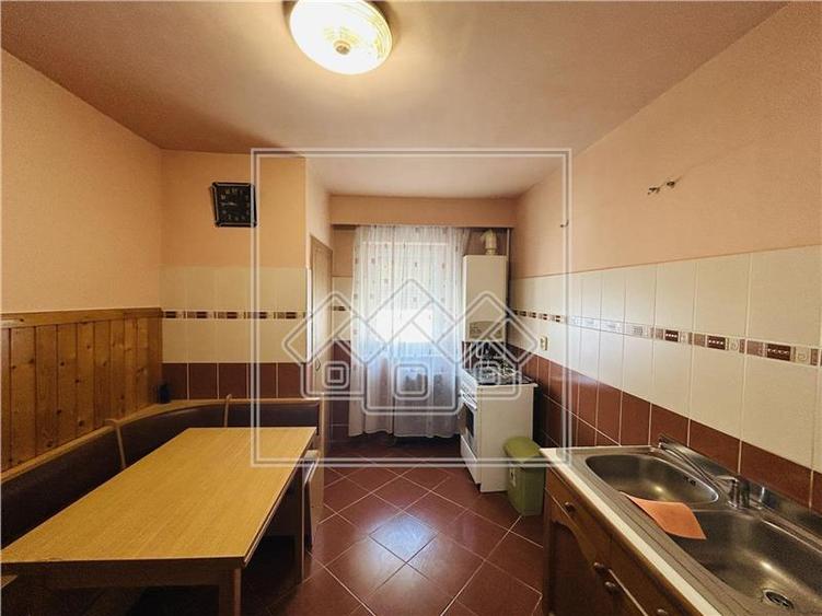 Ap decomandat, 3 camere, 2 balcoane - Zona Turnisor - 2