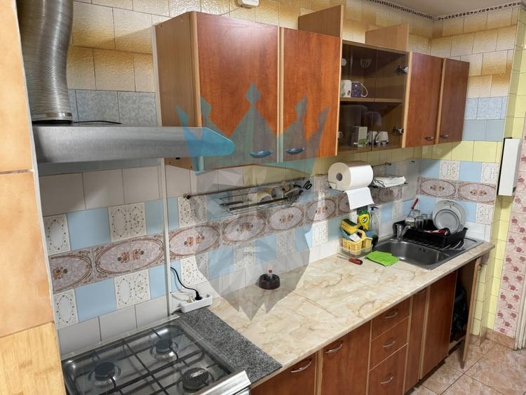 Apartament cu 3 camere decomandat, mobilat în Vitan