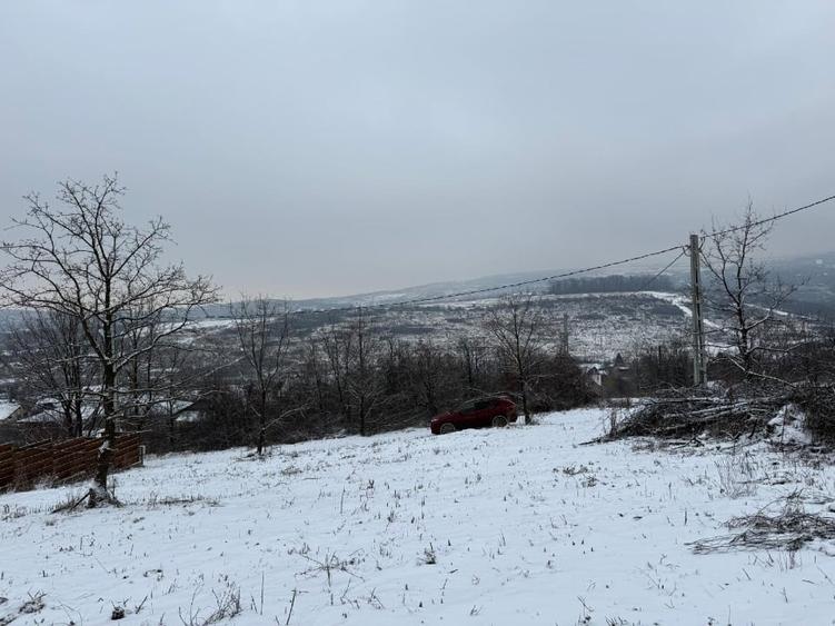Teren Construcții intravilan de 1054 mp, în Bucium